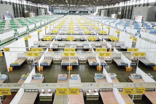 Шанхайд үзэсгэлэнгийн павильонуудыг түр эмнэлэг болгож байна